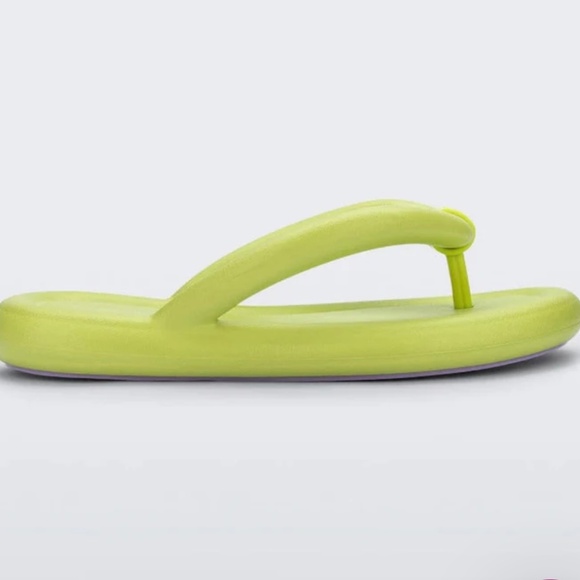 Melissa  Flip Flop Size 7 - Picture 2 of 12